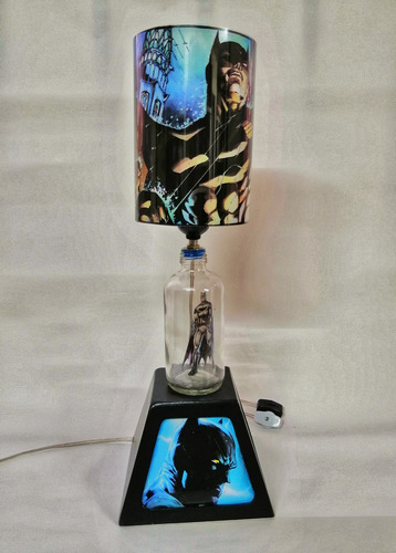 Lámpara Batman Con Función De Luz Nocturna Estructura Negro Pantalla Ilustración Cómic