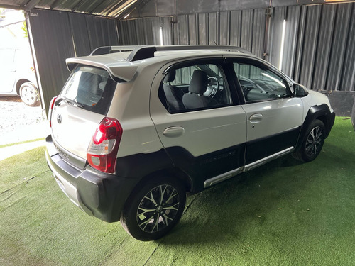 Toyota Etios 1.5 Cross