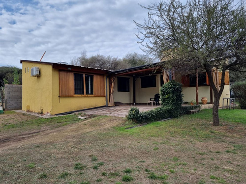 Casa En Venta Hermosa Propiedad De Dos Habitaciones En San Roque 2 Ambientes