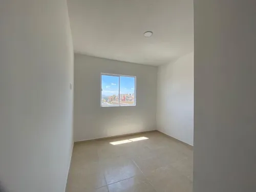Venta De Casa En Pachuca. Fraccionamiento Con Alberca, 3 Habitaciones, 2 Niveles Y 2 Cajones De Estacionamientos