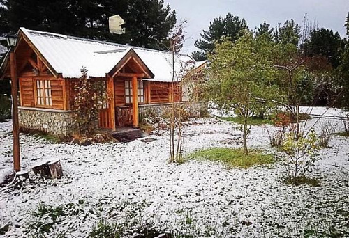 Imagen 3 de 11 de Lago Puelo, Excelente Complejo De 3 Cabañas Más Monoambiente A Media Cuadra De Ruta 16. Usd 169.000