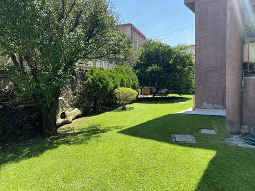 Casa En Venta En Tlalpan, Amplia,iluminada Y Con Jardín