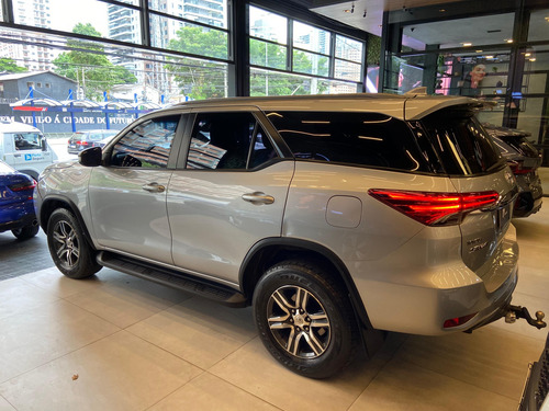 Toyota Hilux SW4 2.7 SR 7 LUGARES 4X2 16V FLEX 4P AUTOMÁTICO