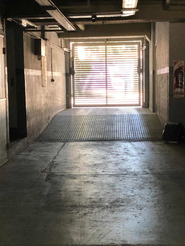 Imagen 8 de 16 de Venta Cochera Fija Villa Urquiza Porton Automatico