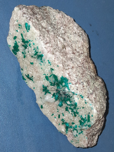 Mineral Dioptasa Esmeralda De Cobre En Roca Matriz 12 Cm X 4