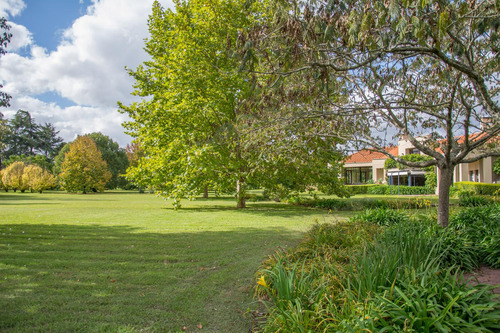Casa Altos De Pilar 10 Ambientes Sobre Lote 3500 Mts.