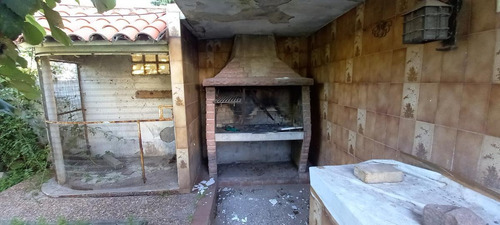 Imagen 8 de 14 de Laprida 140 - Casa 4 Ambientes Y Dependencias A Reciclar - Quilmes Oeste