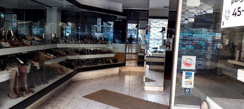 Excelente Y Gran Local Comercial, Pleno Centro Comercial