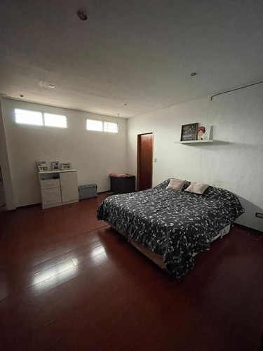 Gran Galpón Con Vivienda En Inmejorable Ubicación De Villa Adelina En Venta!!!