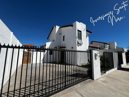 Casa En Venta De 5 Dorm. Peñuelas Coquimbo