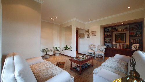 Venta - Chalet Cuatro Ambientes Con Garage Y Patio - Viamonte 4390