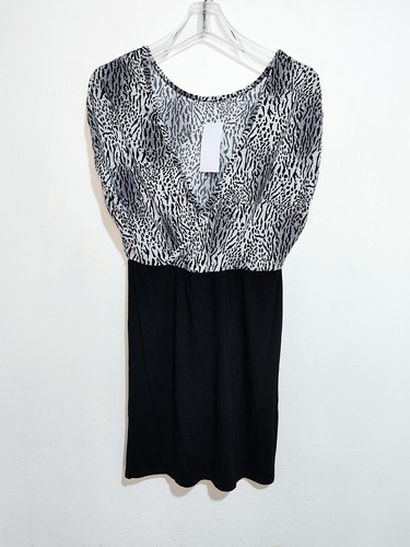 Vestido Corto Animal Print Escote En V Impecable