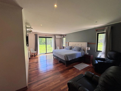 Exclusiva Parcela Con Elegante Casa Mediterrranea