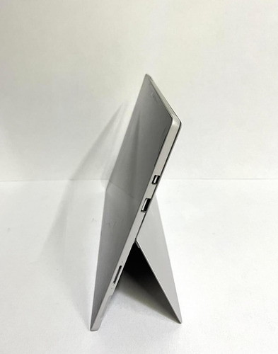 Microsoft Surface Pro 1796 2en1, Core I5 7th, 8 Ram, Ssd 240 (Reacondicionado)