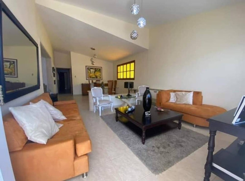 Imagen 2 de 8 de Casa Remodelada En La Urb. Trigal Norte.