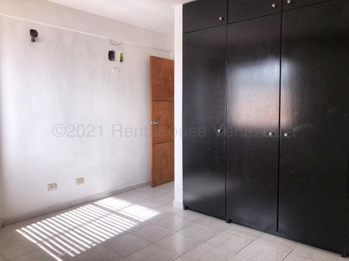 Imagen 13 de 30 de Casas En Venta Av Intercomunal Cabudare 21-11981 /m