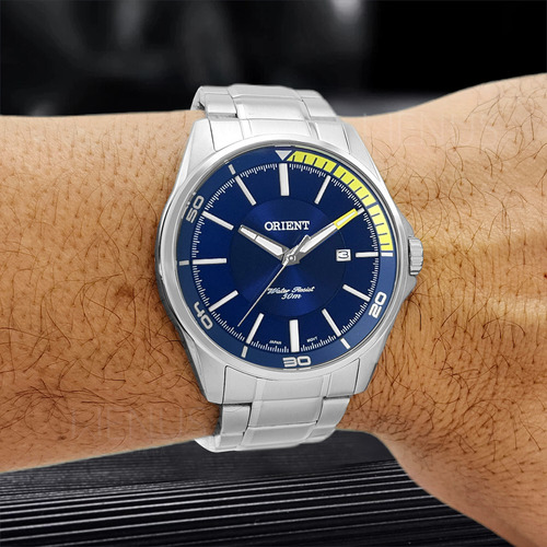 Relógio De Pulso Orient Com Corria De Aço Inoxidável Cor Prateado - Fondo Azul