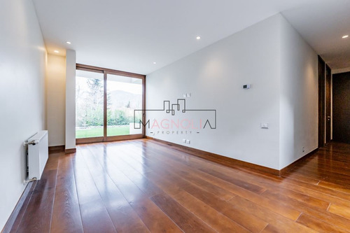 Casa En Venta De 5 Dorm. En Lo Barnechea