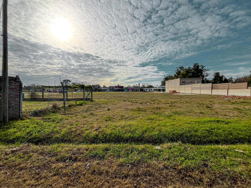 Terreno Con Frente Al Sur De 343m² En Tango