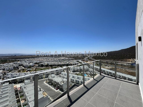 Renta - El Refugio. Penthouse Amueblado, Cuarto De Servicio, Roof, 3 Recámaras