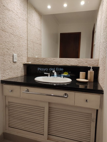 Venta Apartamento 3 Dormitorios En Suite, Península, Frente Al Puerto, Punta Del Este- Ref: 11642