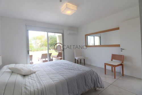 Alquiler Anual De Casa 4 Dormitorios + Servicio En Laguna Blanca, Montoya.-ref:1593