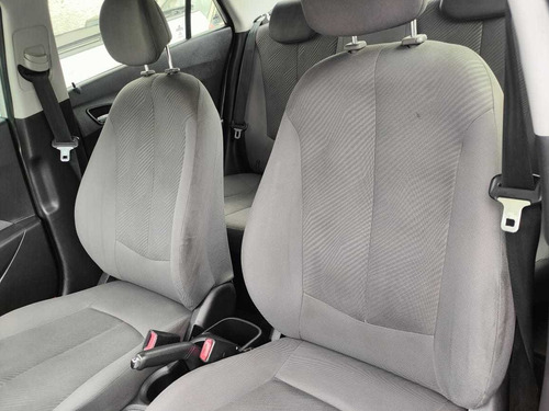 Imagem 8 de 11 de Hyundai Hb20s 2015 1.6 Comfort Plus Flex 4p