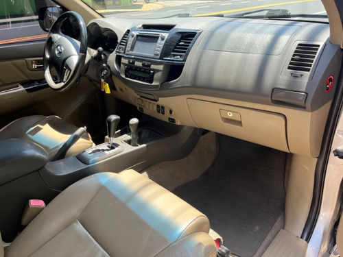 Toyota Hilux SW4 3.0 SRV 4X4 7 LUGARES 16V TURBO INTERCOOLER DIESEL 4P AUTOMÁTICO
