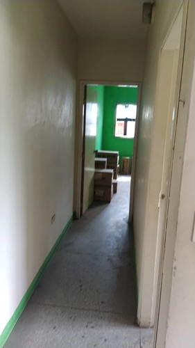 Apartamento Con Local Comercial