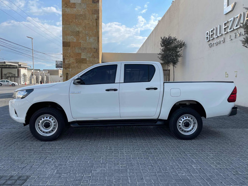 Imagen 10 de 15 de Toyota Hilux 2018 2.7 Cabina Doble Mt