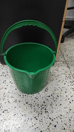 Tobos Plásticos De 12lt Palma Real
