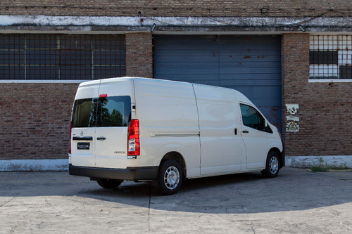 Toyota Hiace 2.8 Tdi Furgón 6at L2h2 3a 5p