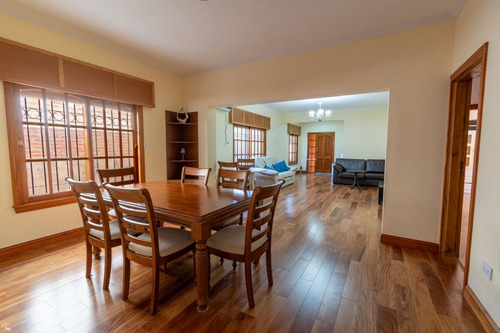 Casa De 3 Dormitorios Con Cochera En Villa Amelia