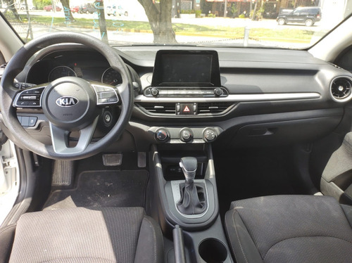 Imagen 11 de 13 de Kia Forte Lx