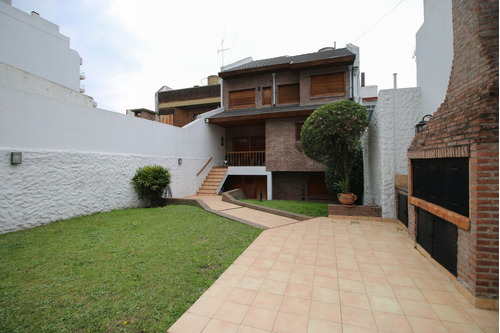 Venta Casa 5 Ambientes Jardin Y Cochera Playroom