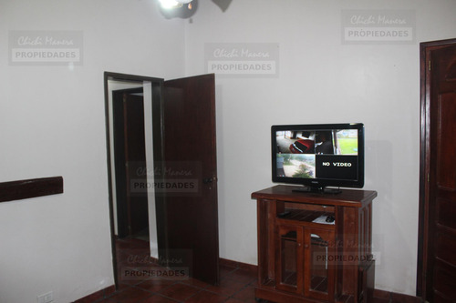 Casa De 2 Dormitorios, 2 Baños, Con Garage, Pileta De Natación Y Parrilla