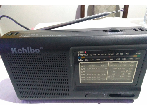 Radio Multibandas Kchibo Kk-2005 Con Cable De Conexion 220w Negro (Usado)