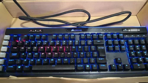 Teclado Mecânico Gamer Corsair K95 Platinum XT, RGB, Switch Cherry MX Speed,  US - CH-9127414-NA