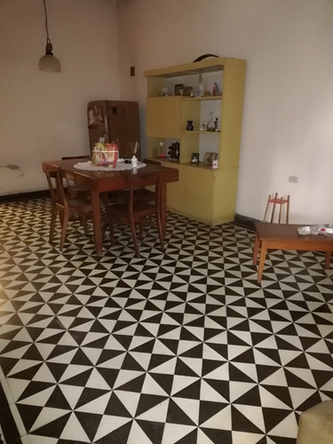 Casa Sola Con Amplio Lote