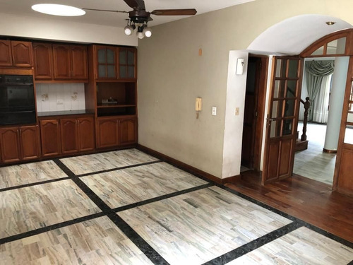 Imagen 9 de 30 de Casa En Venta De 3 Dormitorios C/ Cochera En Lomas Del Mirador