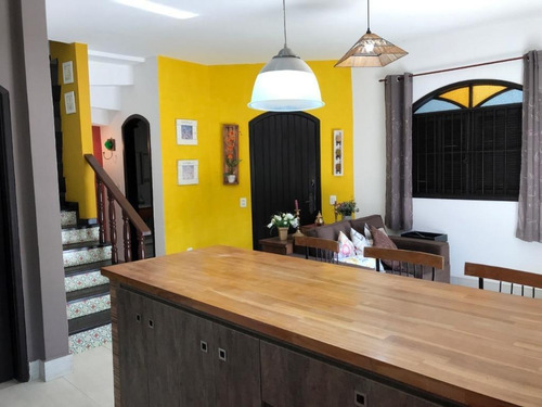 Casa Condomínio 3 Quartos, 2 Banheiros, Vaga, Perto Praia Itaipu - Ca1105