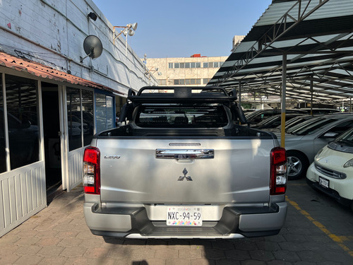 Mitsubishi L200 2.4 Cabina Doble 4x2 Mt