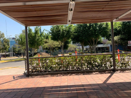 Imagen 5 de 10 de Local Comercial En Plaza Ufit
