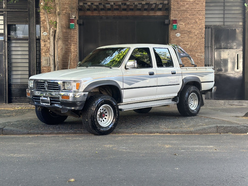 Toyota Hilux 2.8 D/cab 4x4 D Sr5