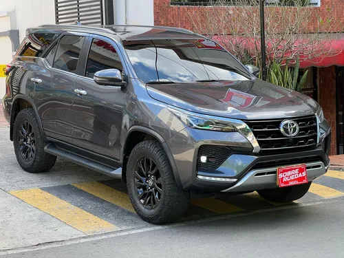 Toyota Fortuner 2.7l Mid