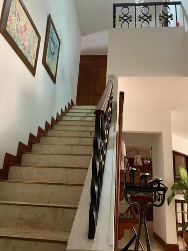 Casa Unifamiliar, De Dos Pisos, Muy Segura, Amplia Ymuy Bien Ubicada