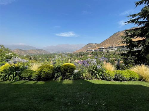 Moderna Casa Con Espectacular Vista A La Cordillera