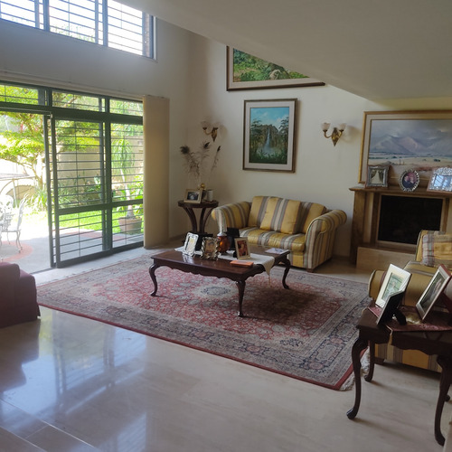 Silvia Jaramillo Vende Elegante Casa Monteclaro Lagunas