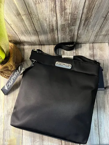 Nautica Diver - Bolso Cruzado Pequeño De Nailon Para Mujer Color Negro