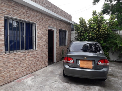 Venta Casa Cerro Filipinas 4224 Esquina Japón, 2 Dormitorios, 2 Baños Y Salón De Fiestas Con Cocina Y Baño